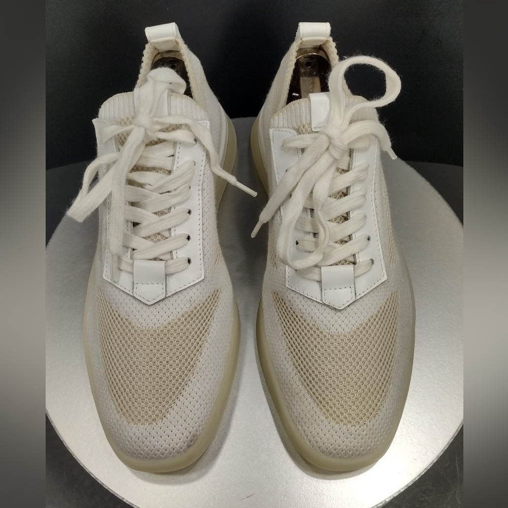 Wolf & sheperd women Cream Sneakers size 5 pre Owned Exellent condition